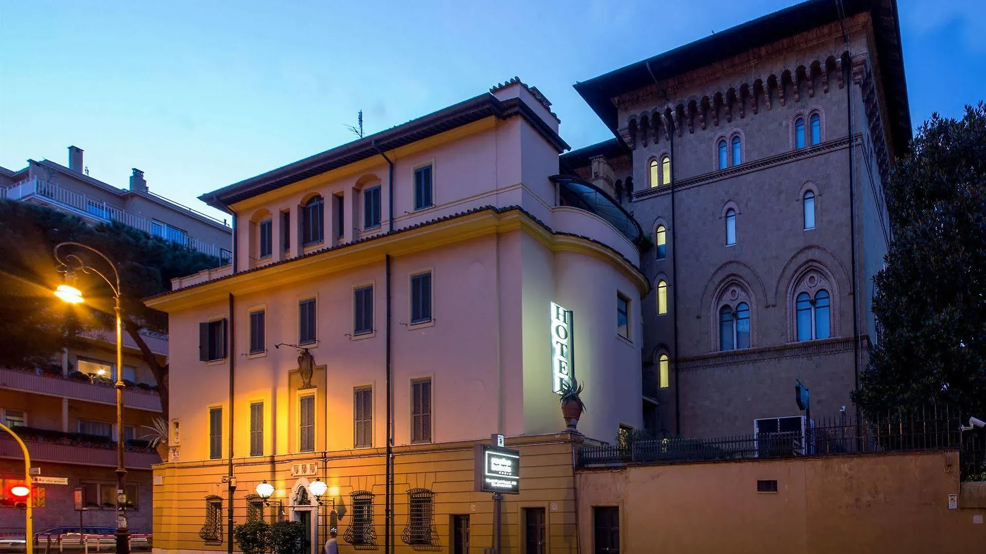 Hotel Villa Grazioli contacts